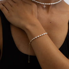 Load image into Gallery viewer, Elegant Freshwater pearl 14k gold filled bracelet