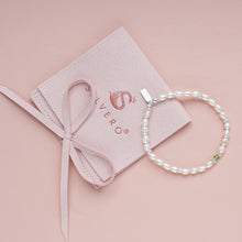 Load image into Gallery viewer, Romantic Pearl bracelet with Peridot gemstone