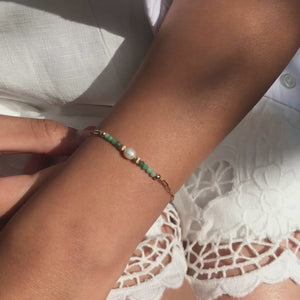 Minimalist 14k gold filled link chain bracelet with Emerald and Pearl