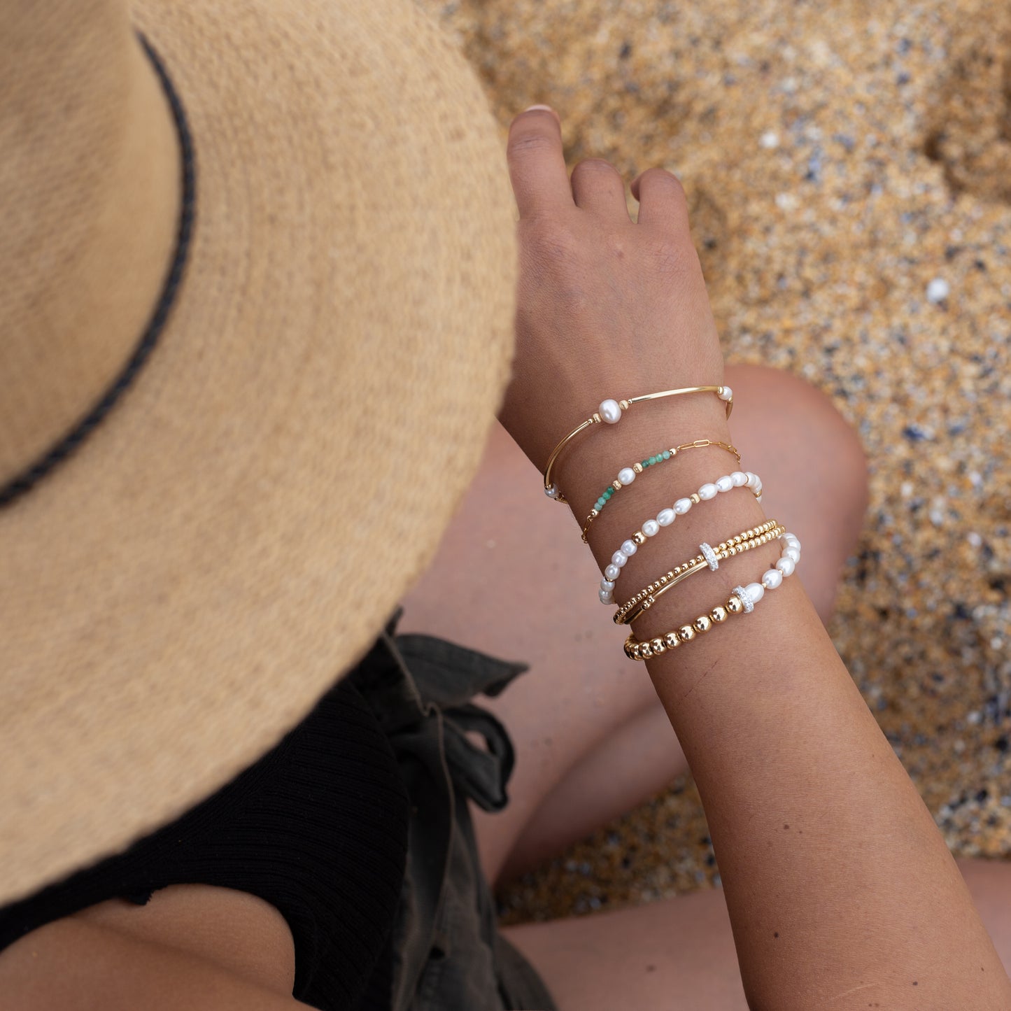 Minimalist 14k gold filled link chain bracelet with Emerald and Pearl