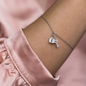 Adorable key and lock 925 sterling silver bracelet with Cubic Zirconia stones - Rhodium plated