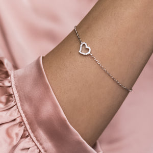 Elegantly delicate 925 sterling silver bracelet with Heart and Cubic Zirconia stones