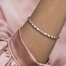 Load image into Gallery viewer, Elegant 925 sterling silver bracelet with dazzling multicut silver bead